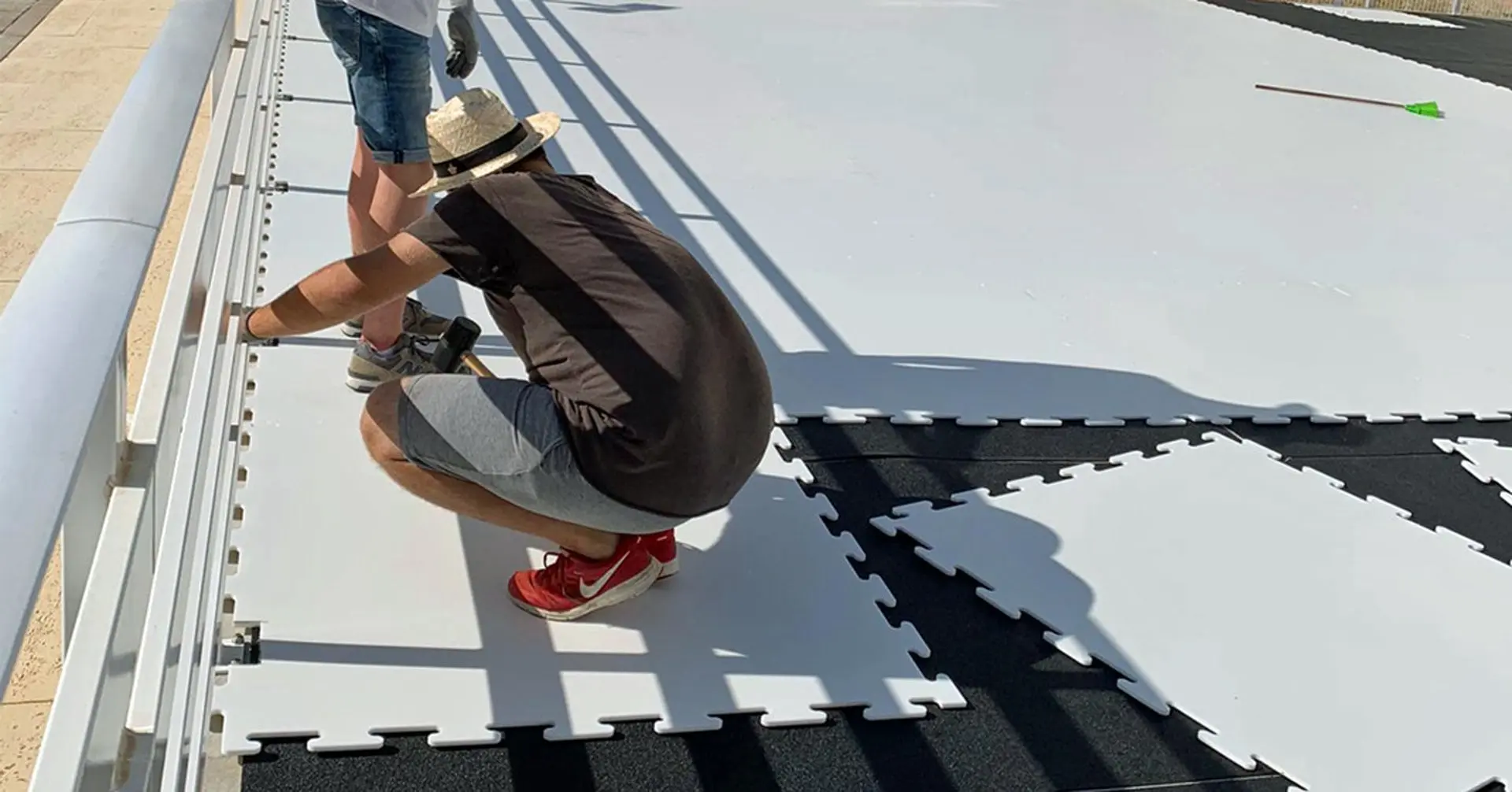 Montaż syntetycznego lodowiska, jak zbudować sztuczne lodowisko