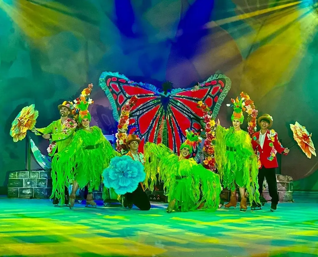 Eventy na lodzie, przedstawienia na syntetycznym lodzie