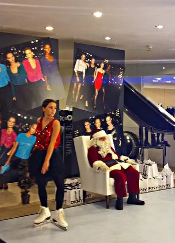 Trening łyżwiarstwa figurowego na lodzie syntetycznym